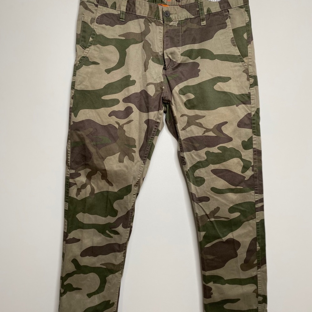 Camo Dockers Alpha, slim tapered pants